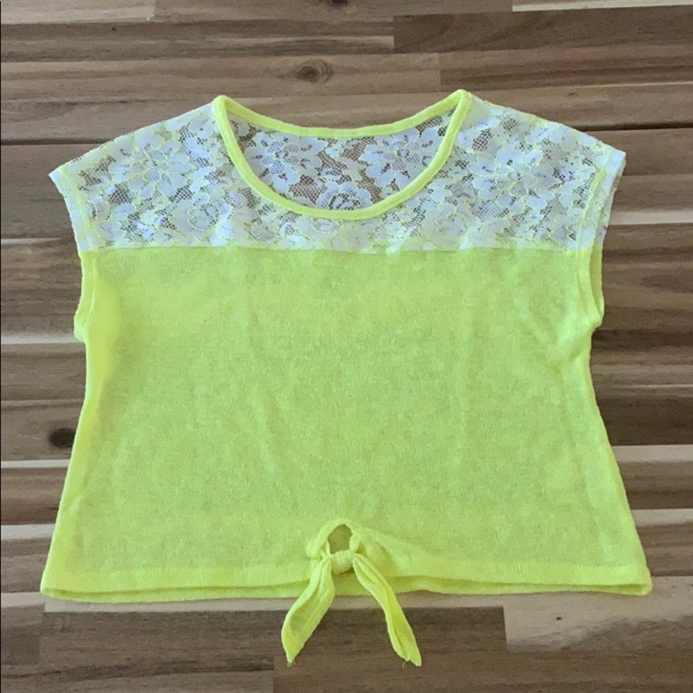 Girls' tie-front tee